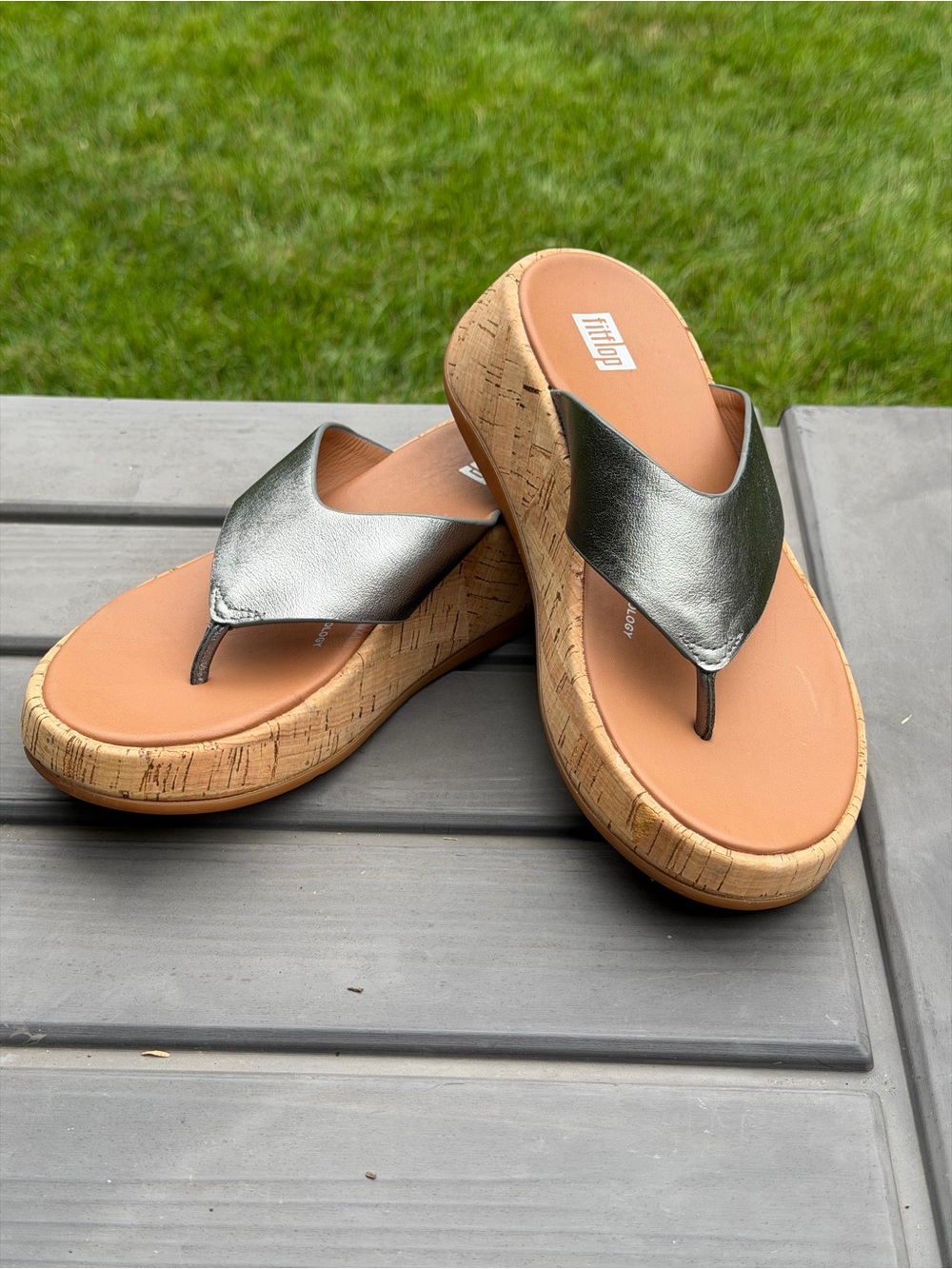 Fitflop f-mode toe post cork and metallic sandals NWT